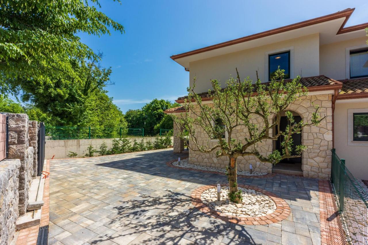 Villa Palma With Heated Private Pool Podhum Екстериор снимка