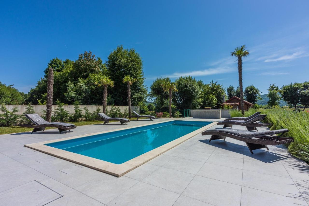 Villa Palma With Heated Private Pool Podhum Екстериор снимка