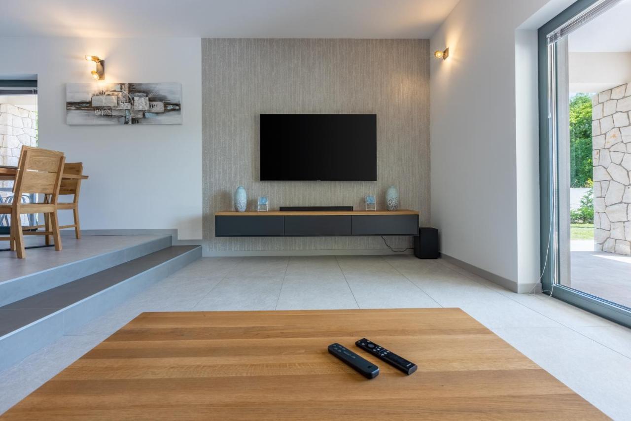 Villa Palma With Heated Private Pool Podhum Екстериор снимка