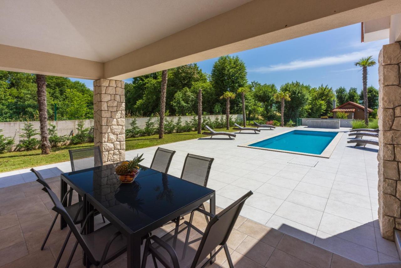 Villa Palma With Heated Private Pool Podhum Екстериор снимка