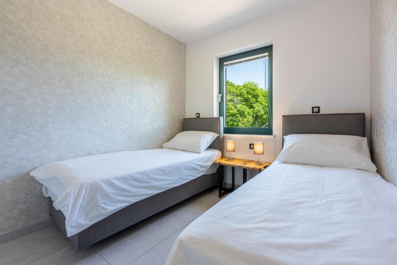 Villa Palma With Heated Private Pool Podhum Екстериор снимка
